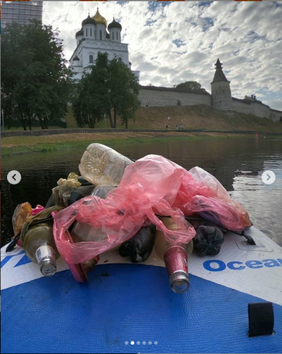 Псковские сапбордисты совместили прогулку и уборку. фото: instagram suppskov