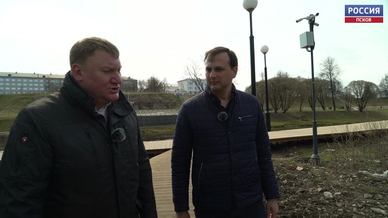 «Вести-Псков» и Александр Братчиков вышли на очередную «Большую прогулку по городу». О чем удалось поговорить на этот раз?