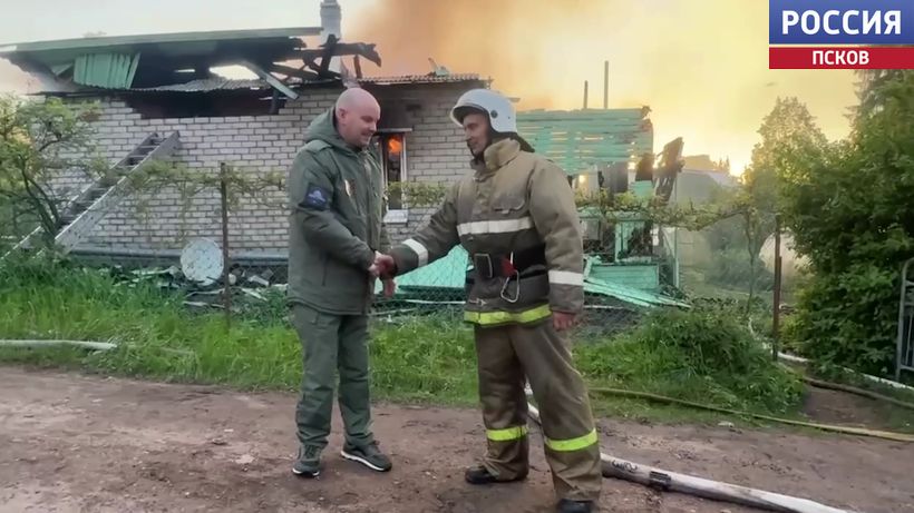 Выломал дверь и вывел из горящего дома. Доброволец 
