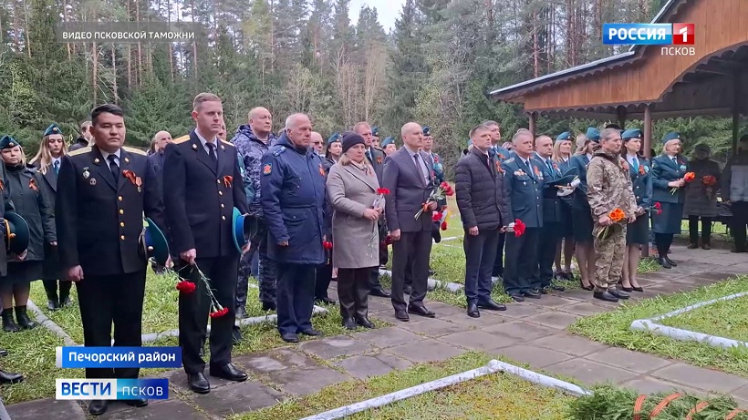 Сотрудники Псковской таможни почтили память героев-освободителей Псковской земли