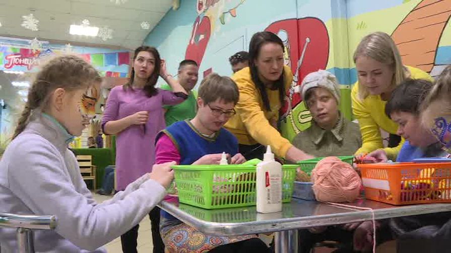 В Пскове для детей с особенностями развития прошел предновогодний праздник