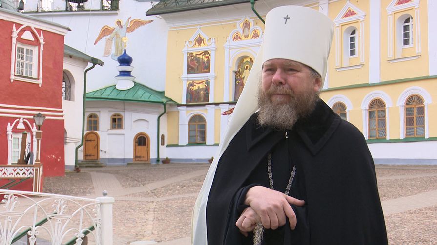 В честь Святого праздника Пасхи митрополит Псковский и Порховский Тихон обратился к пастве