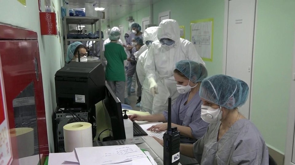 Ученые из Сингапура спрогнозировали завершение пандемии в России