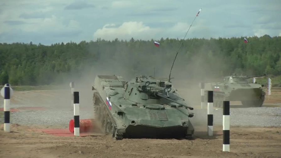 Российские десантники стали лучшими в гонке на боевых машинах