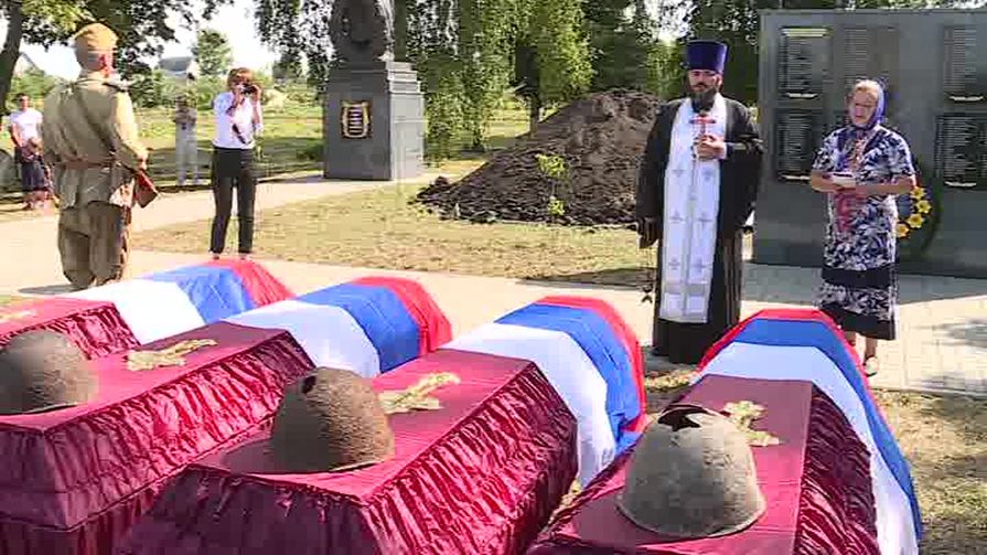 В Белгородской области перезахоронили останки найденного под Пыталово летчика