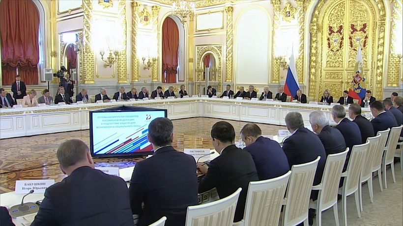 Заняться модернизацией системы высшего образования в регионах поручил сегодня главам субъектов Владимир Путин