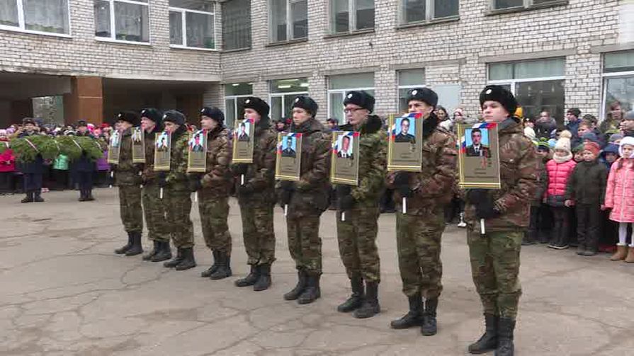 В Псковском социально-экономическом лицее сегодня почтили память Героя России Сергея Самойлова