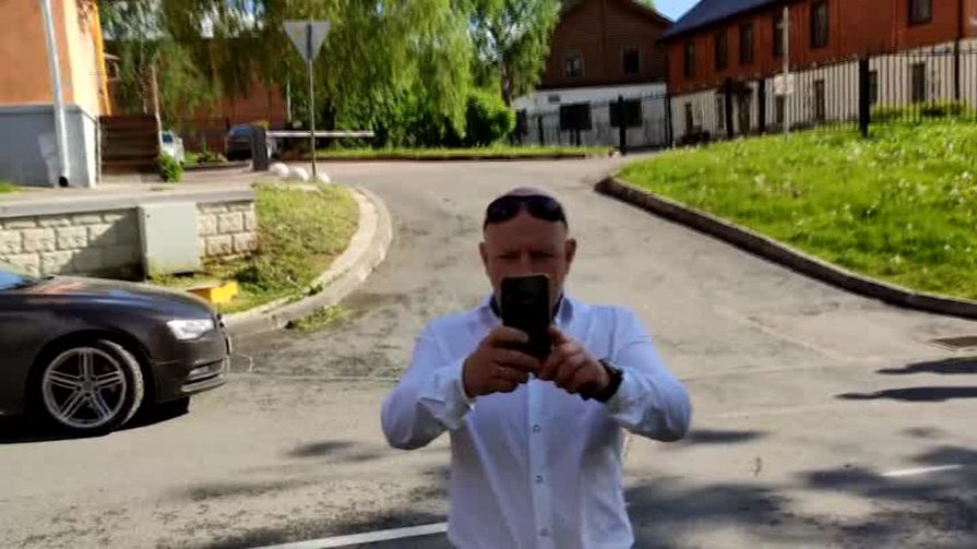 Скандальный блогер из Пскова снова воюет с автохамами 