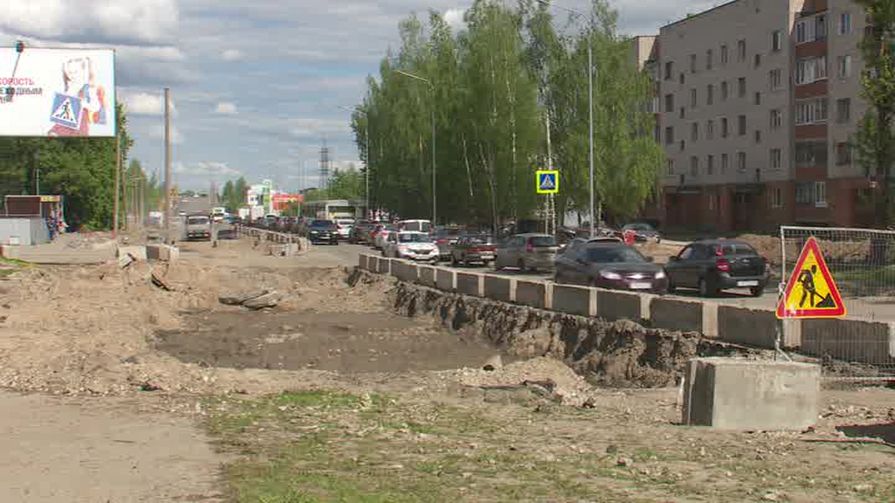 Водителей просят быть внимательными и выбирать пути объезда из-за ремонта дорог