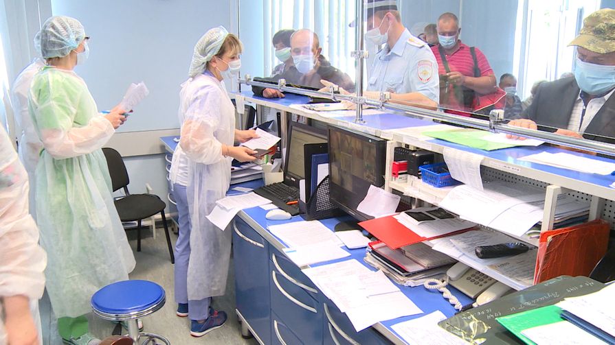 За последние месяцы нагрузка на псковских врачей выросла в разы. Как справляются?