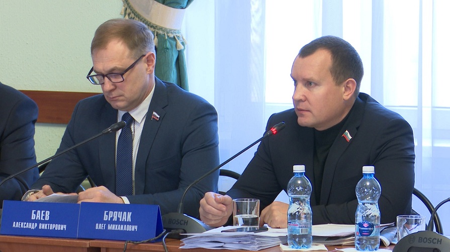 Олег Брячак предложил изменить условия предоставления многодетным семьям земельных участков