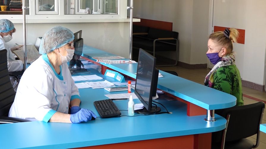 Из-за коронавируса в Великолукской поликлинике новые правила работы