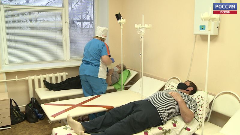 Поликлиники Пскова продолжают оказывать плановую помощь
