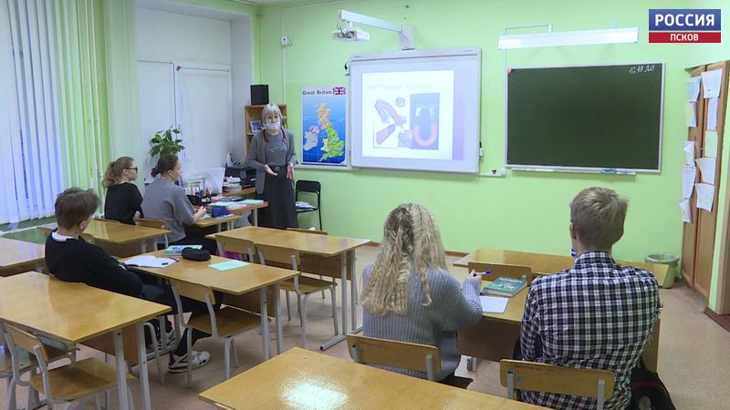 Как начали очную учёбу школьники и студенты Пскова?