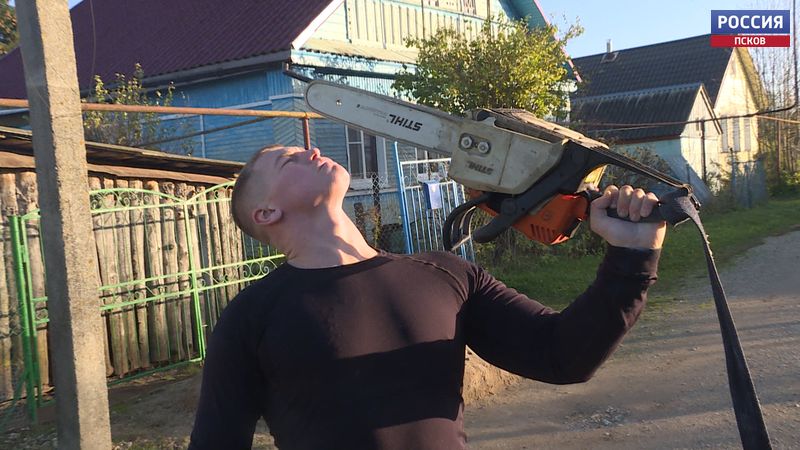 Силач из Порхова прославился, делая сложные и опасные трюки