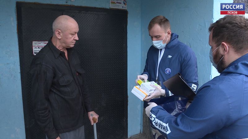 Псковские волонтёры помогают гражданам, находящимся на самоизоляции