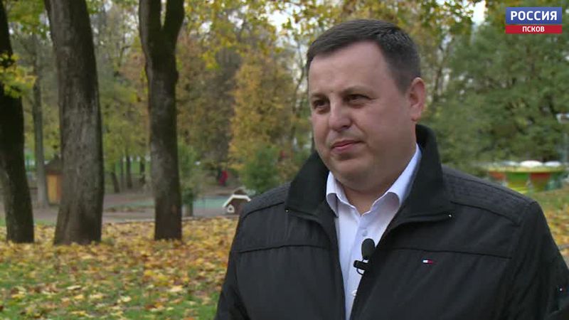 Почему школьников Пскова отправили на каникулы и будут ли ужесточать меры? Интервью с Александром Коноваловым