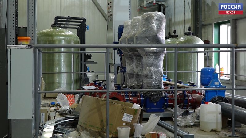 У жителей Переслегино до сих пор из кранов вместо воды льётся черная жижа