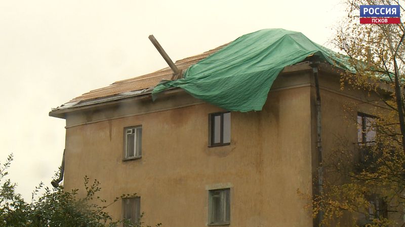 Жители дома на улице Рельсовой уже три месяца ждут окончания капремонта кровли