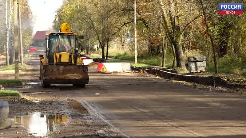 В Великих Луках идёт ремонт дороги на улице Малышева