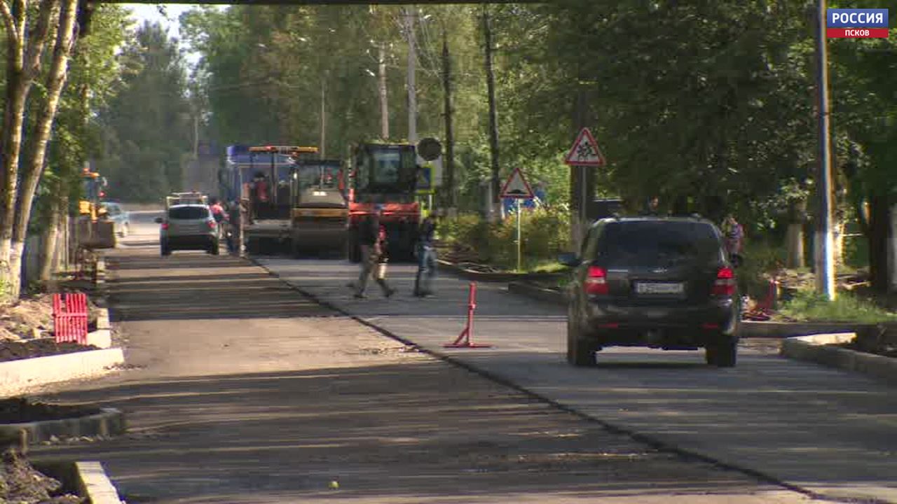 В Пыталово заканчивают ремонт Красноармейской улицы 