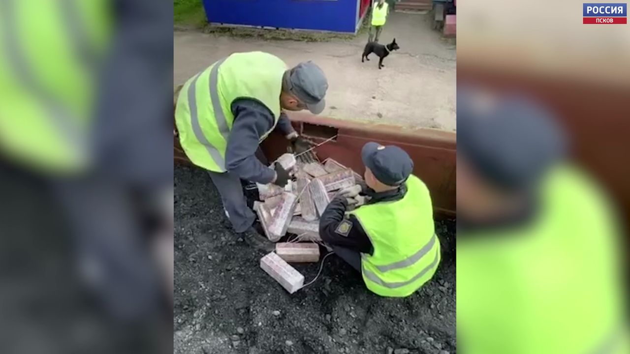 В Пыталовском районе в грузовом поезде обнаружили крупную контрабанду сигарет