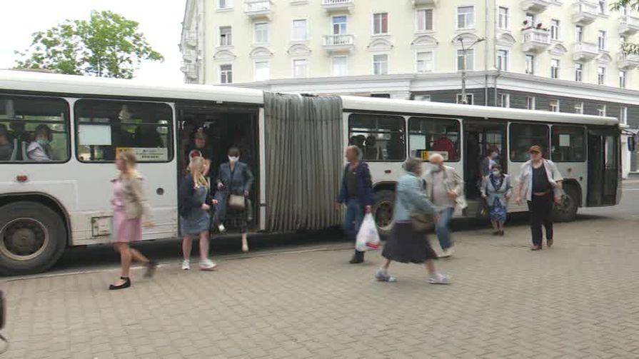 Не терять бдительность. Продолжают ли псковичи соблюдать правила безопасности в общественных местах?