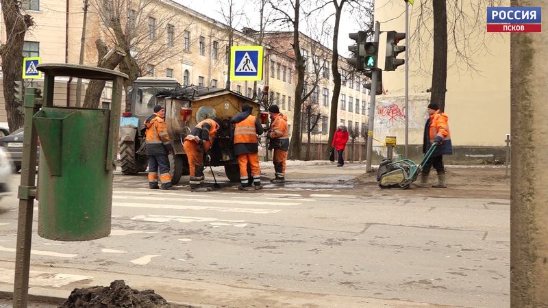 В Великих Луках готовятся к весенним работам по благоустройству