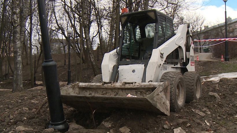 Состояние пострадавшего мужчины, на которого наехал мини-экскаватор, тяжелое стабильное
