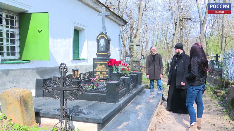 Псковичей призывают помочь в уборке Дмитриевского кладбища