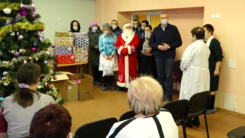 Пациентам Великолукской детской городской больницы передали сегодня «коробки храбрости»