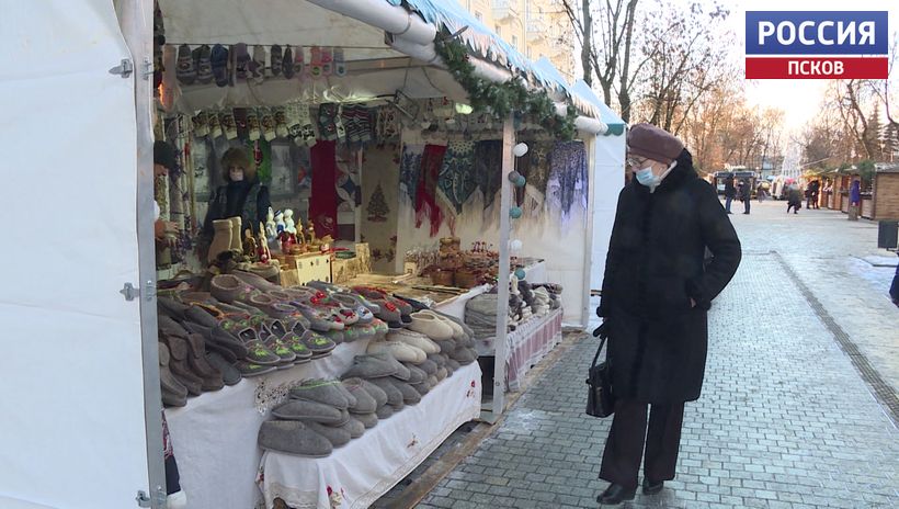 В Пскове на открытии новогодней ярмарки представлены товары местных мастеров