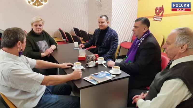 Лидеры псковских региональных отделений «Справедливой России» и «За правду» провели рабочую встречу