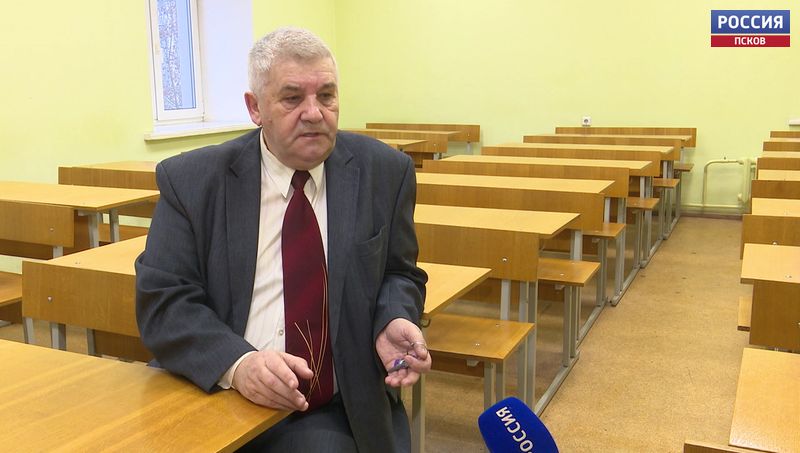 Профессор ПсковГУ, историк Анатолий Филимонов, отмечает 70-летие