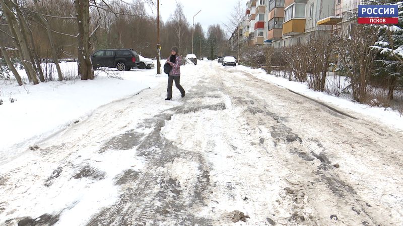 Жители военного городка в Крестах жалуются на непроходимый двор