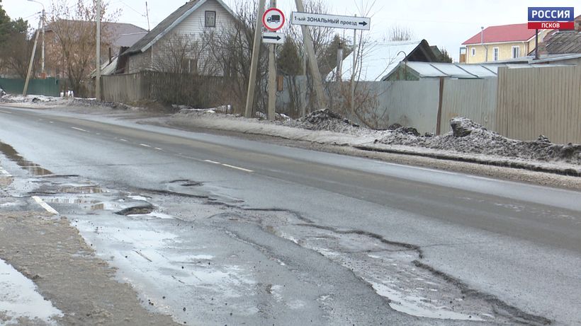 Не заметил яму - в автосервис. Кто следит за состоянием псковских дорог? 