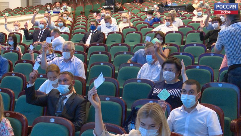Работа большой команды на результат - конференция псковского отделения «Единая Россия». Кто идёт на выборы?