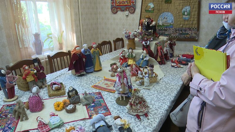 Мастер кукольного дела Ольга Олонцева открыла в Пскове выставку и представила свою новую книгу