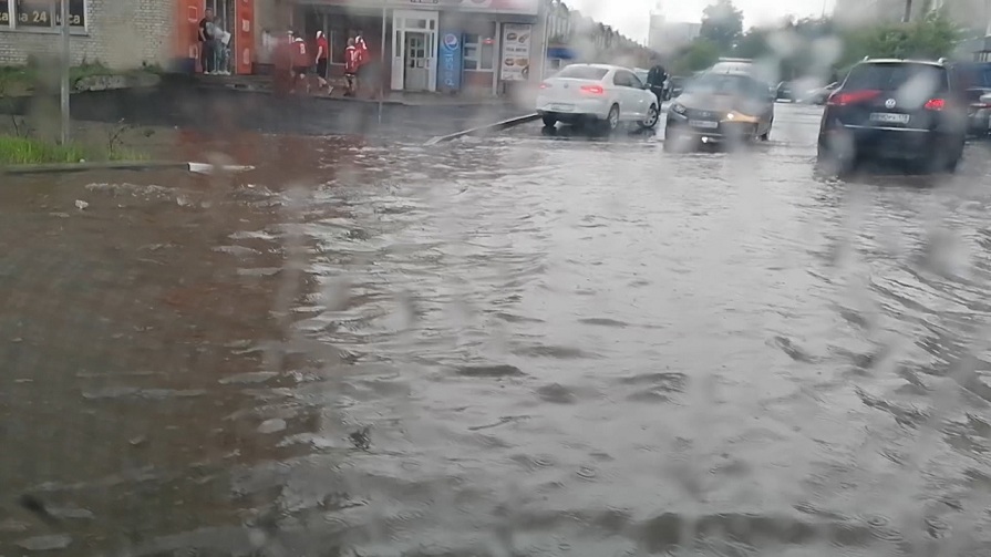 Улица Яна Фабрициуса ушла под воду