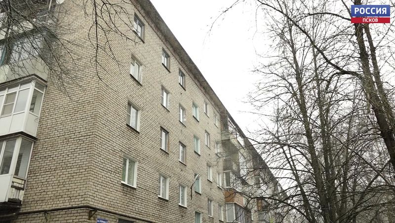 Здоровью выпавшего в Великих Луках из окна мальчика ничего не угрожает