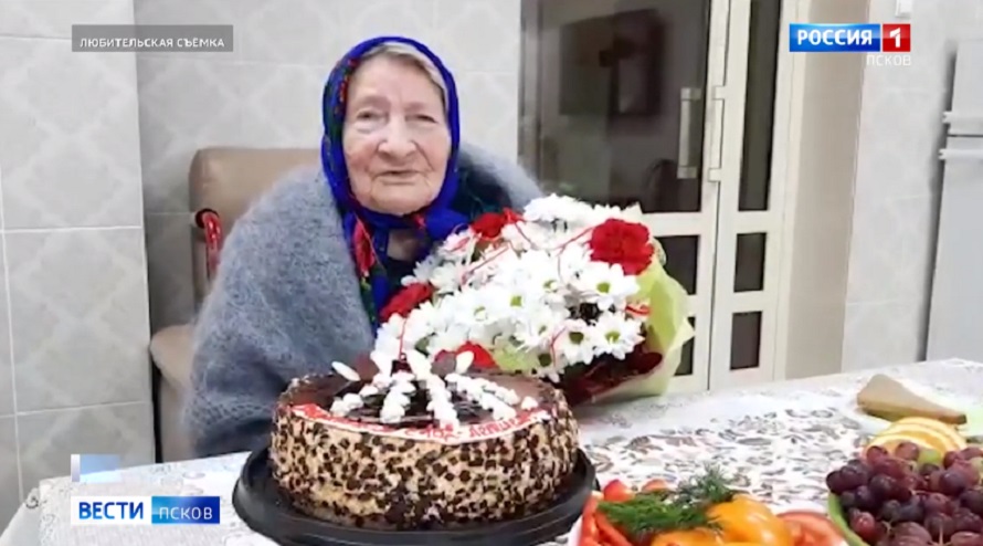 Псковская долгожительница Эмилия Волтухова отмечает свой 102 день рождения
