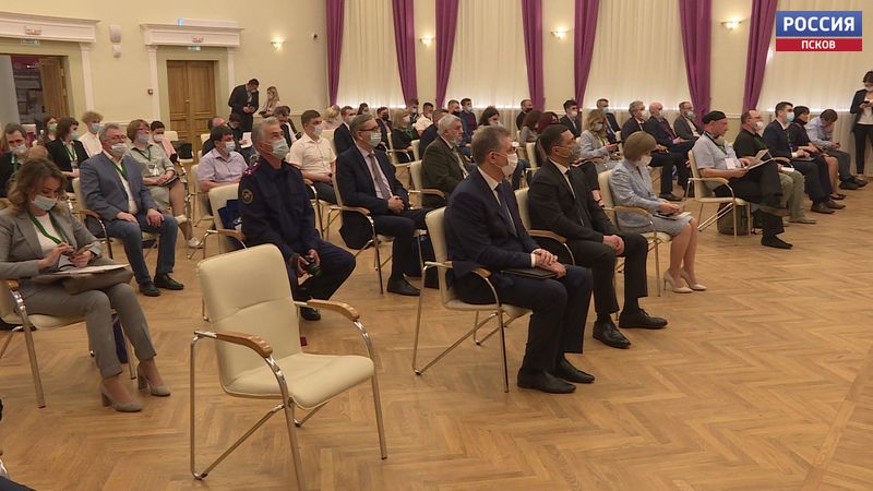 Историки, архивисты и музейные работники принимают участие в научно-практической конференции в Пскове 