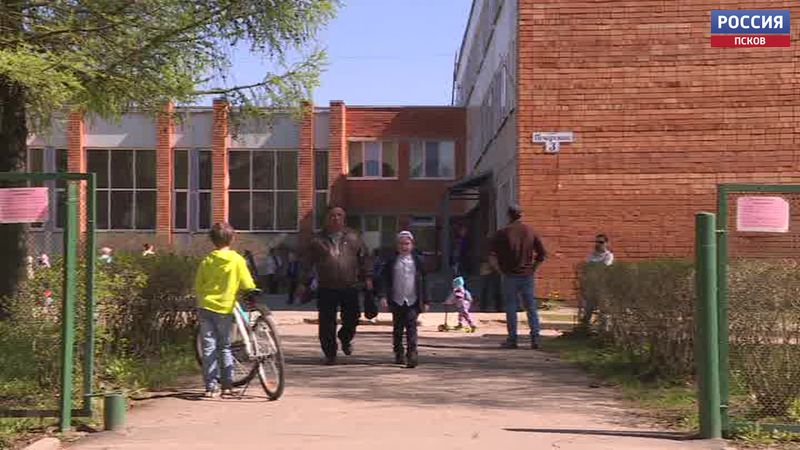 После трагедии в Казани в российских школах усиливают меры безопасности