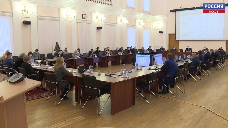 Депутаты приняли в первом чтении бюджет Псковской области на 2022 год
