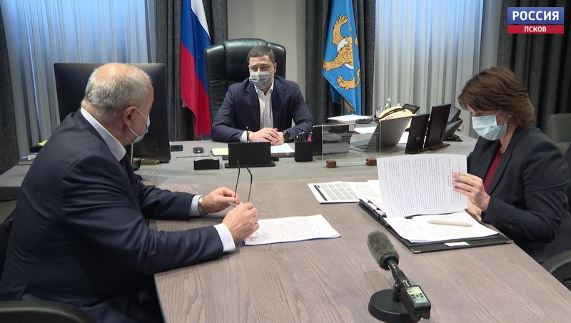 Губернатор отреагировал на жалобы псковичей о задержках результатов ПЦР-тестов