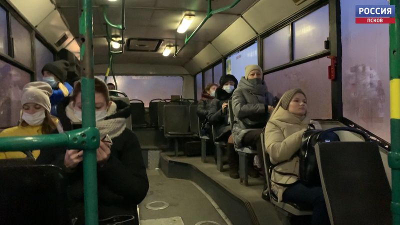 Водители псковских автобусов не начнут движение, пока все пассажиры не наденут маски