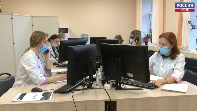 Псковские медики продолжают трудиться в авральном режиме