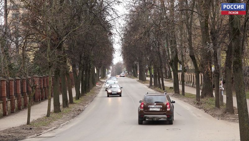 Комиссия приняла отремонтированную дорогу на улице Некрасова в Великих Луках