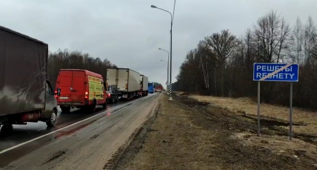 Движение между деревнями Решеты и Крюки Островского района затруднено 