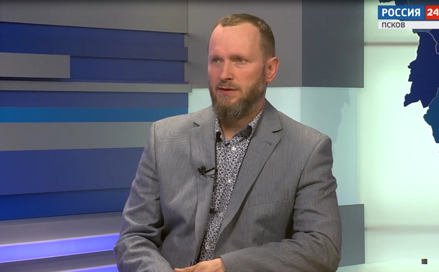 Интервью. Александр Алексеев: Покупка подарков и права потребителей. Эфир 27.12.2021
